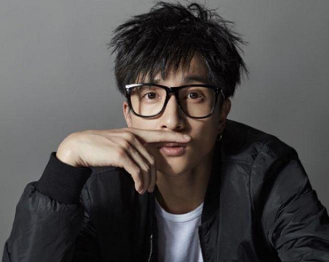 薛之谦签名照 火热售卖中