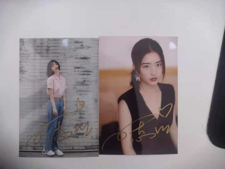 邓恩熙签名照火热售卖中