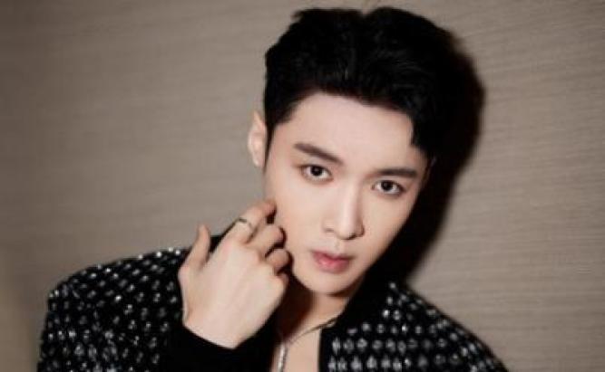 张艺兴签名照 火热抽奖中