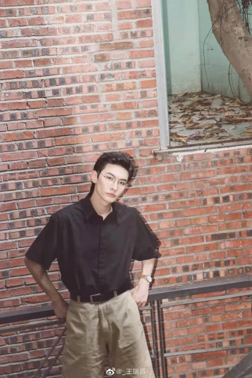 王瑞昌签名照火热售卖中